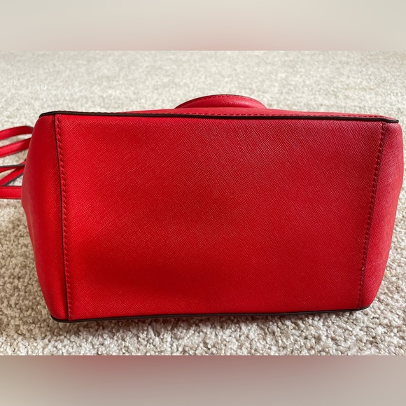 Tory Burch Robinson Mini Square Tote. - Picture 8 of 8